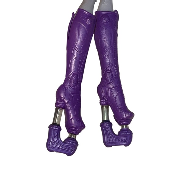 Monster High Boo York City Ghouls Elle Eedee Robot Doll Necklace Boots Jacket - Picture 5 of 11